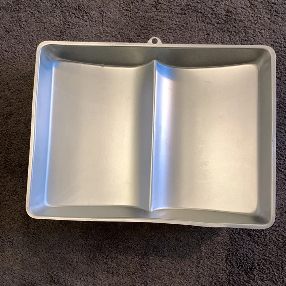 GIANT BOOK cake pan. Wilton vintage. 1986. Great used condition.
